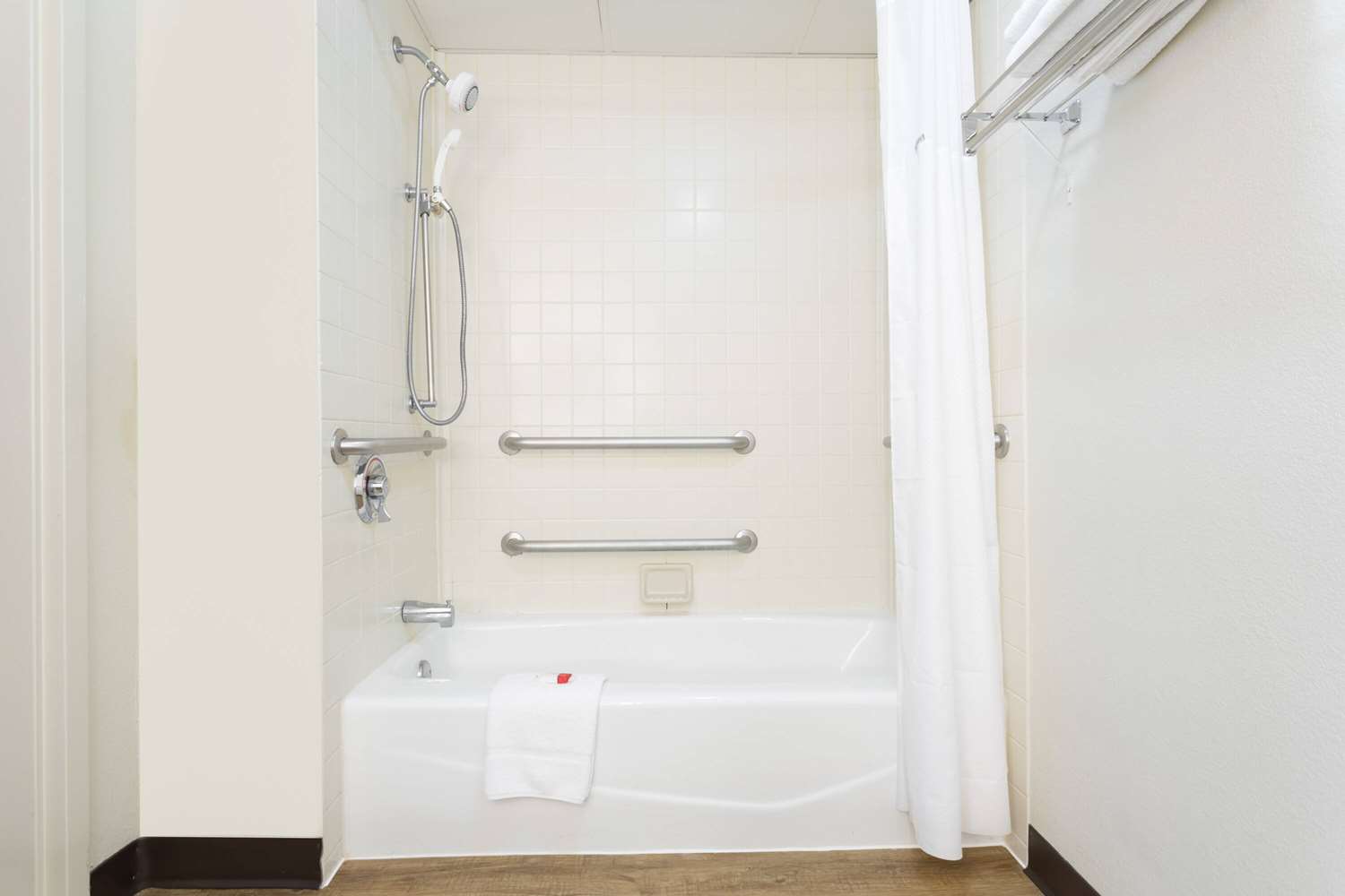 Days Inn by Wyndham Harrisburg North 32/32