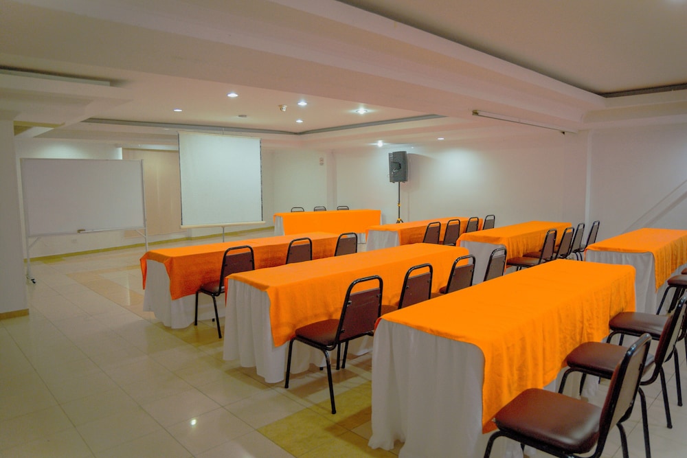 TAMA Hotel Granada Real Cali 57/67