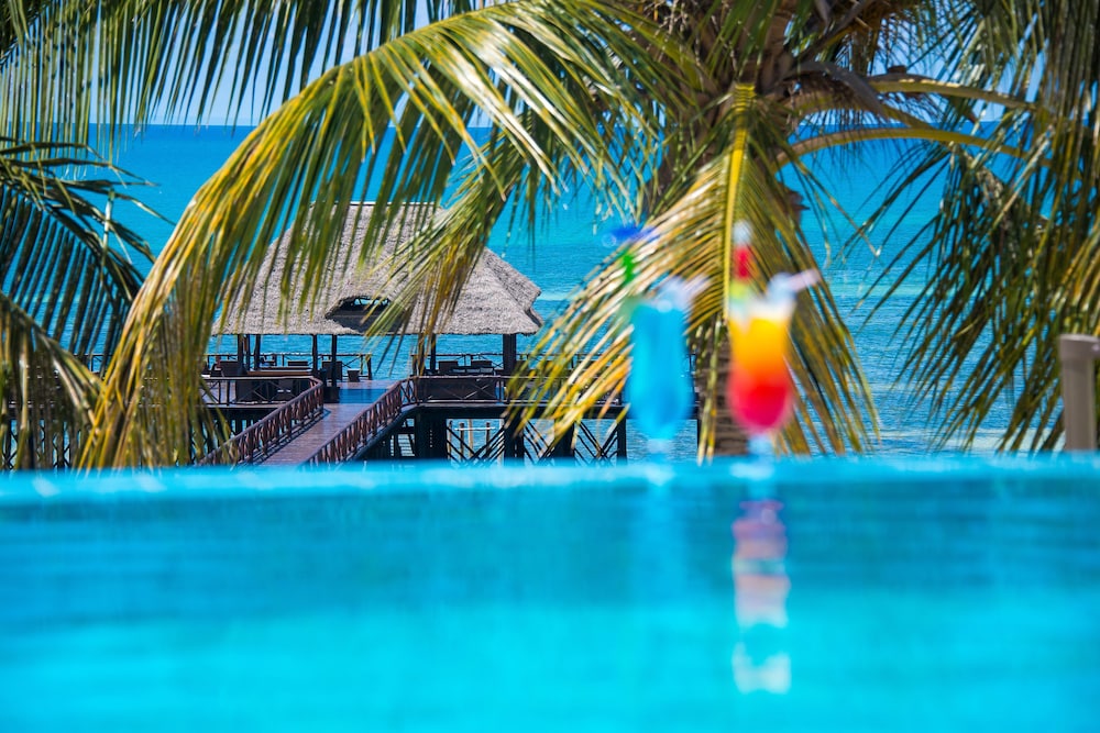 Sea Cliff Resort and Spa Hotel 35/80