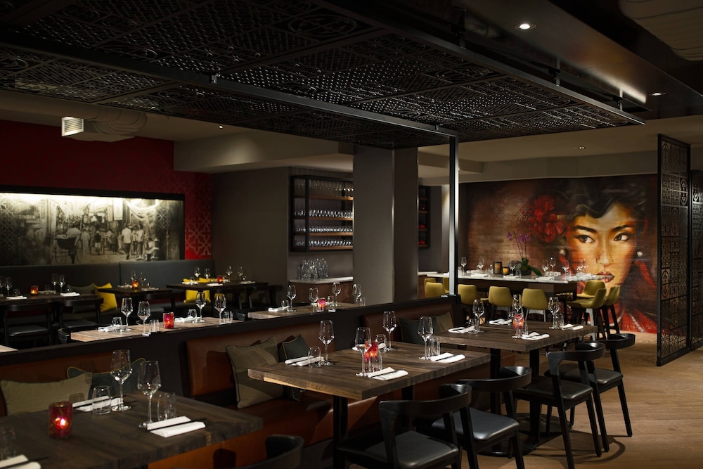 Renaissance Montreal Downtown Hotel 52/58