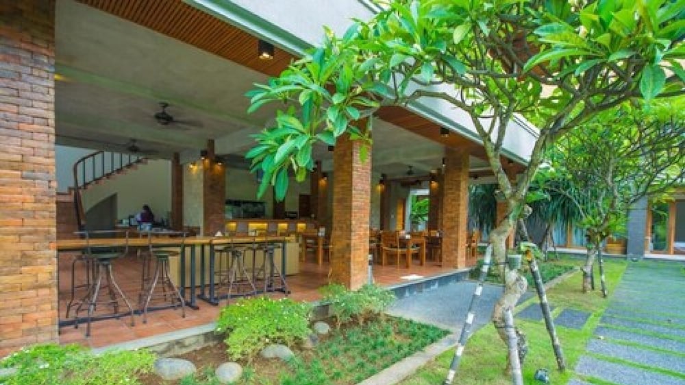 Kubu Cempaka Seminyak Hotel 59/62
