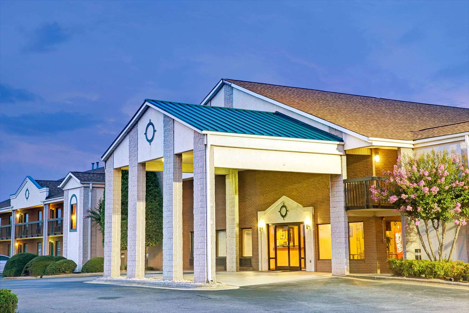 Days Inn by Wyndham Mooresville Lake Norman 1/16