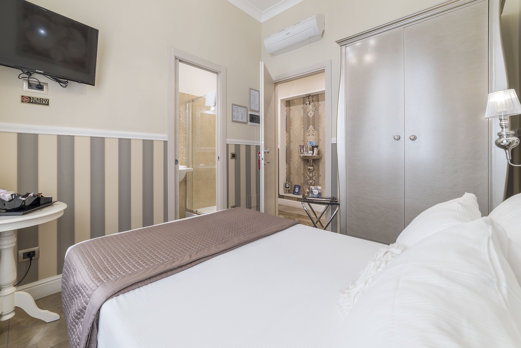 ROOM, SINGLE