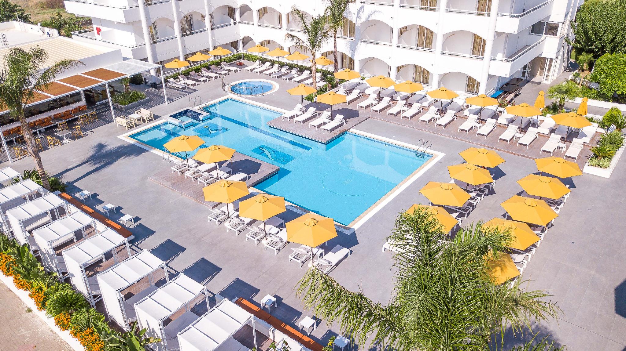 DOUBLE ROOM POOL VIEW