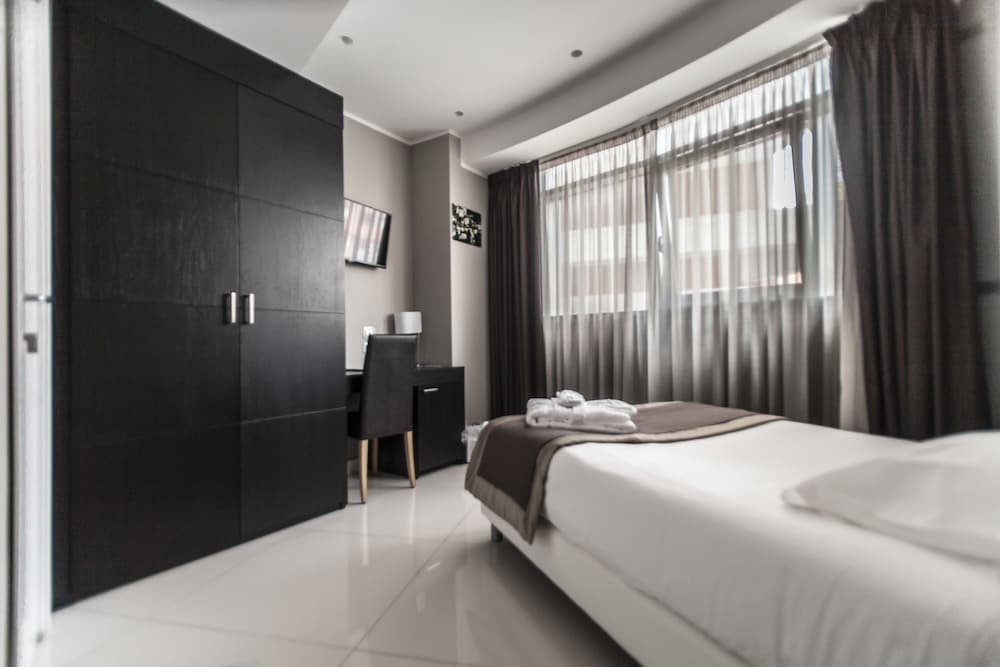 Marconi Hotel 30/63