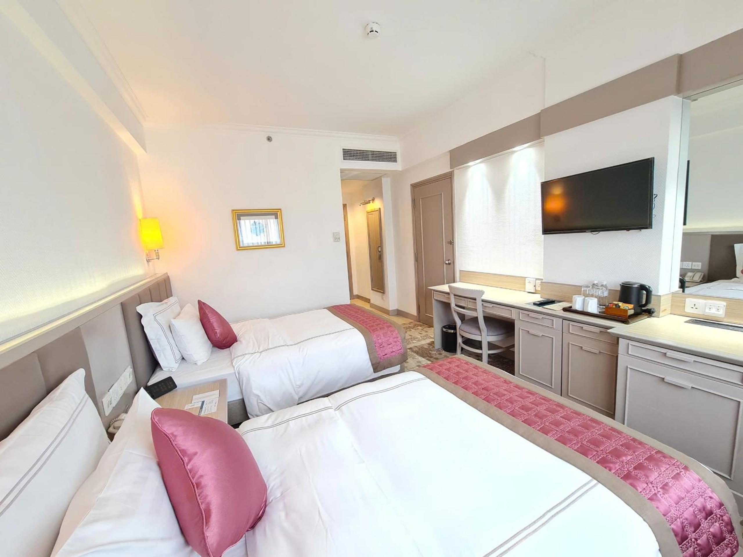Club Twin Room City View with Club Access