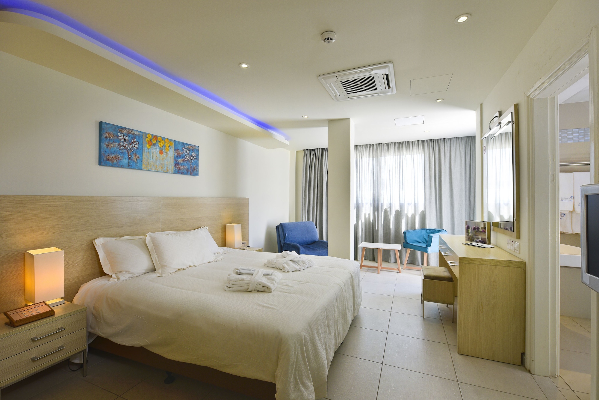 Room, King Bed, Inland View, Sofa, Swim Up Pool