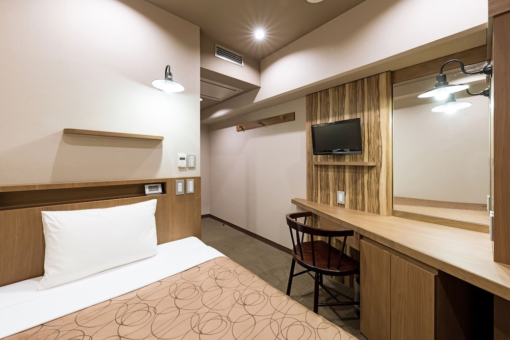Akasaka Yoko Hotel 37/65