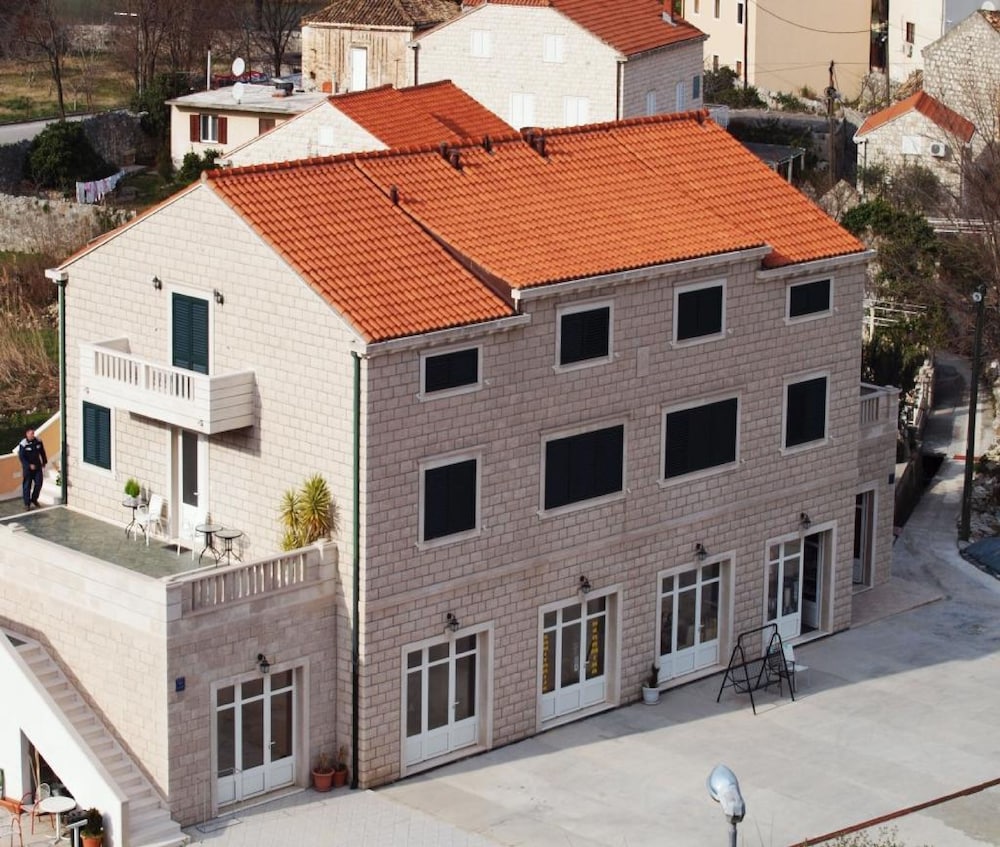 Apartments Dubelj 8/66