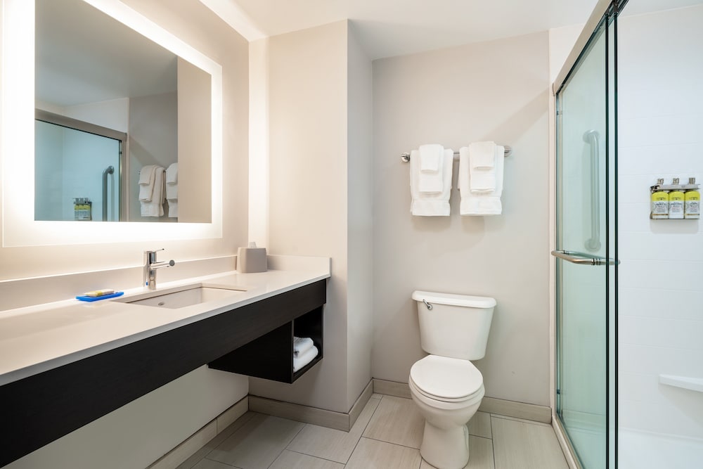 Holiday Inn Express Hotel and Suites Florence I-95 at Hwy 327 23/51