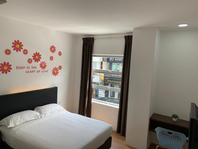 Cel Hotel 7/11