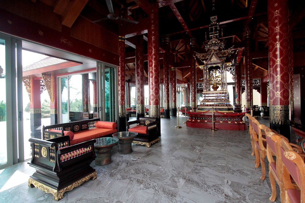 Maikhao Palm Beach Resort 36/65