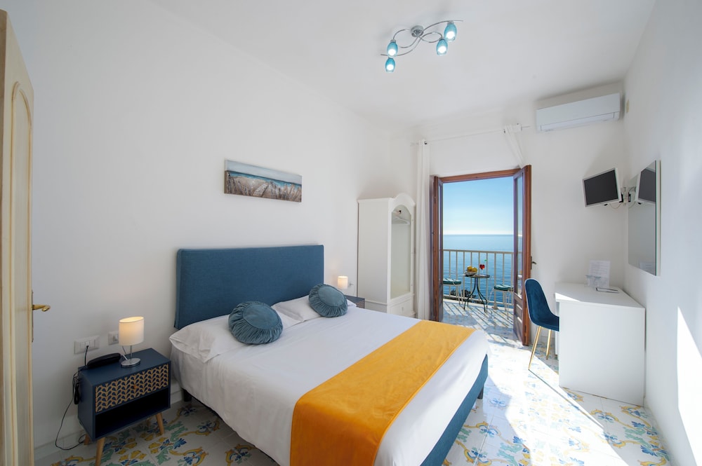 SUPERIOR, DOUBLE BED, SEA VIEW