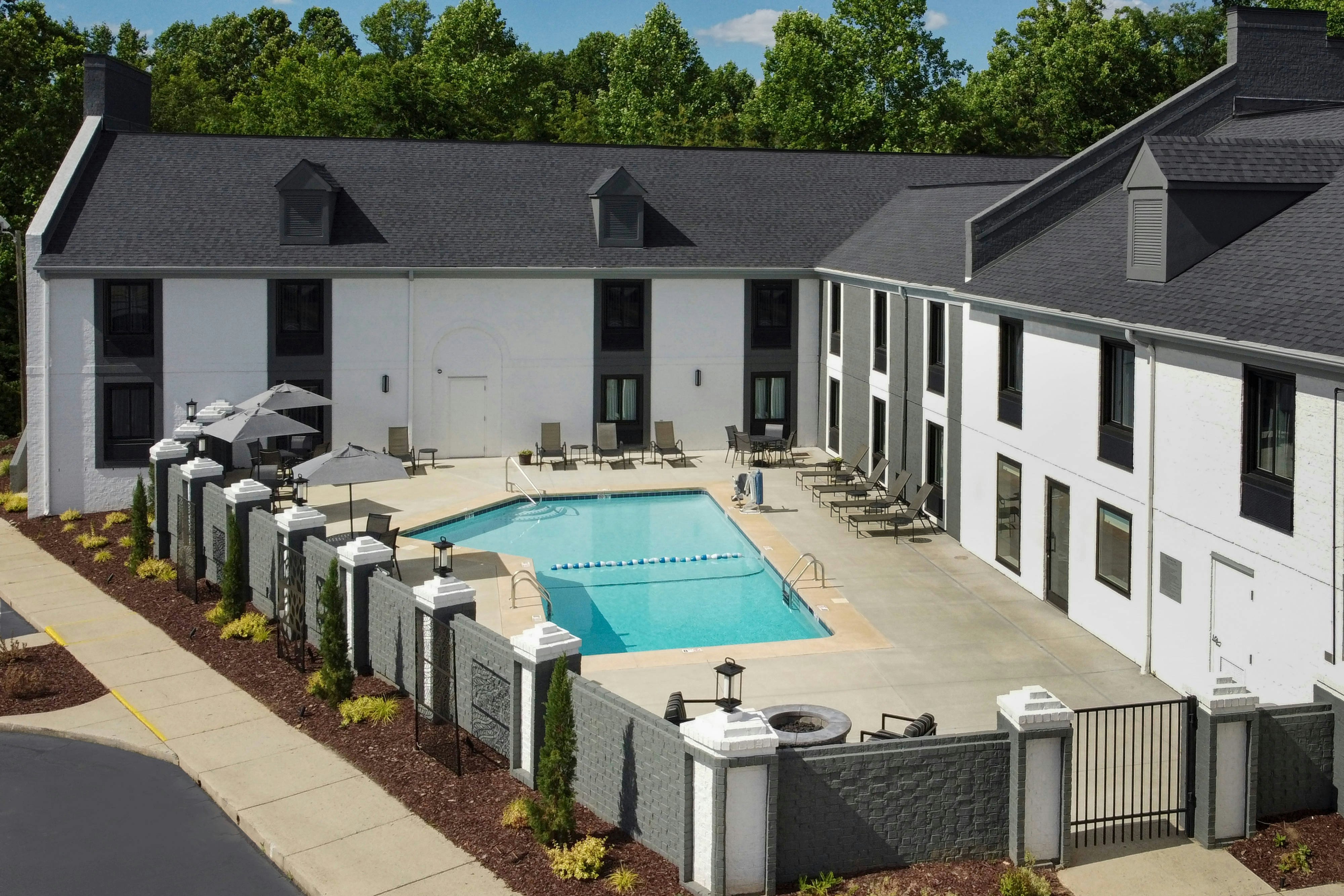 Courtyard By Marriott Winston Salem University 12/13
