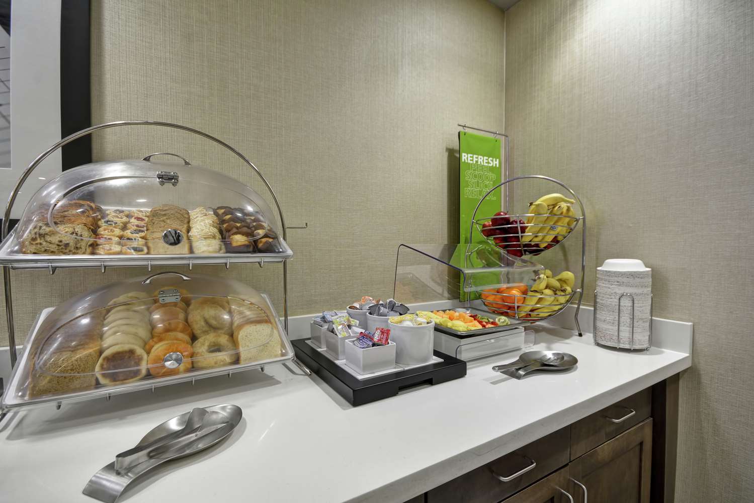Hampton Inn Blue Ash Cincinnati Oh 24/35
