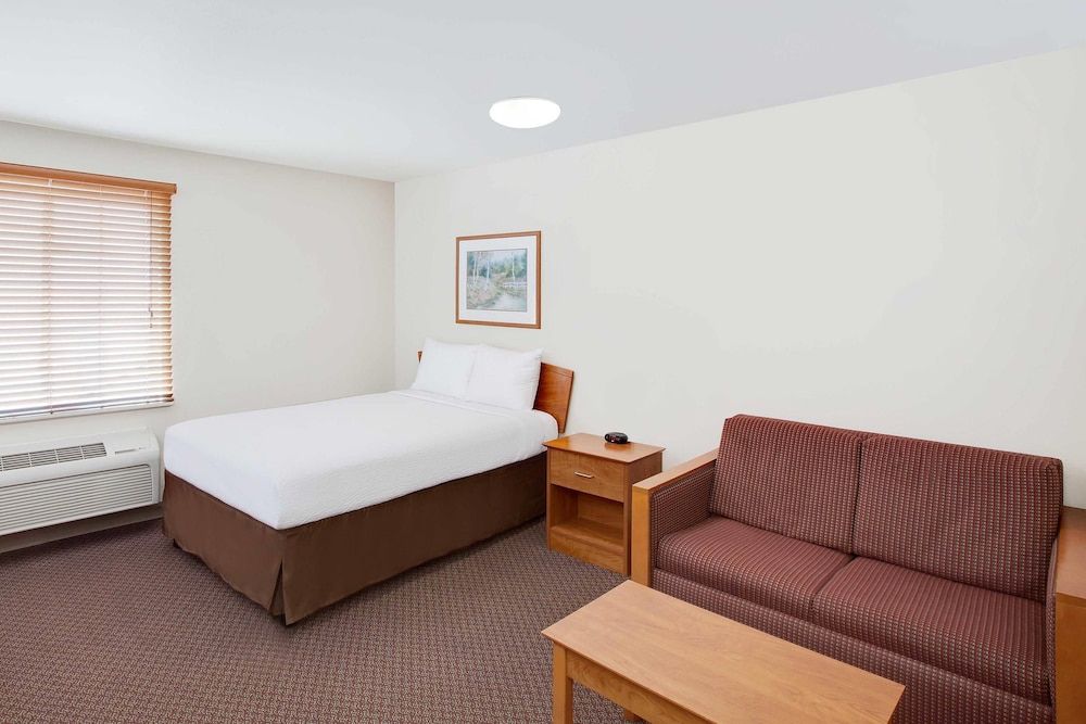 WoodSpring Suites Houston Westchase 12/32