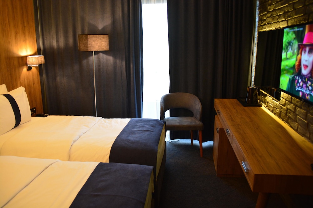Monarch Hotel Amman 12/33