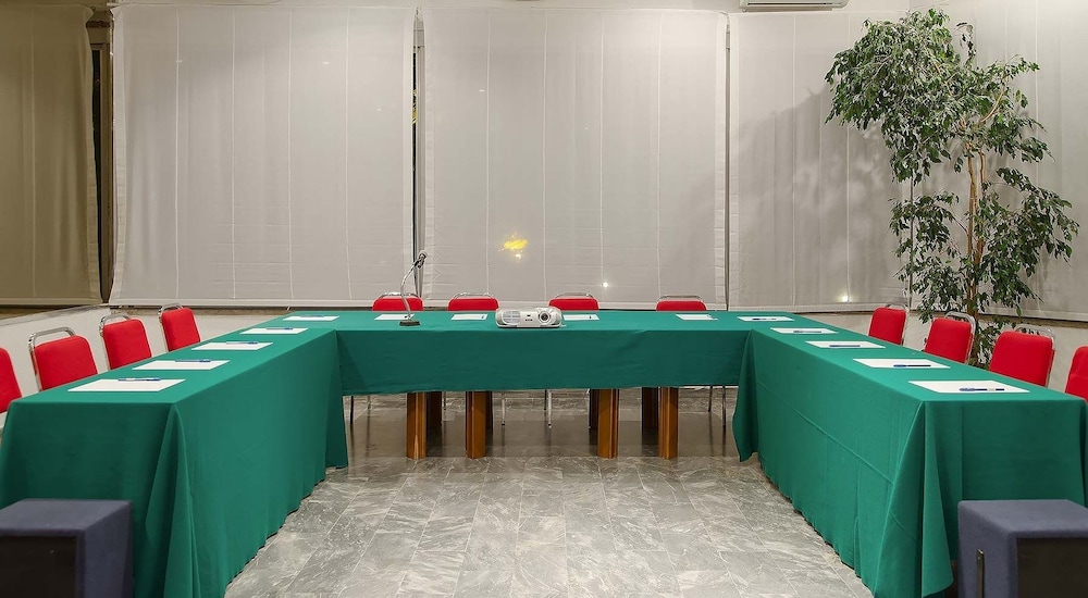 Mini Palace Hotel 54/64