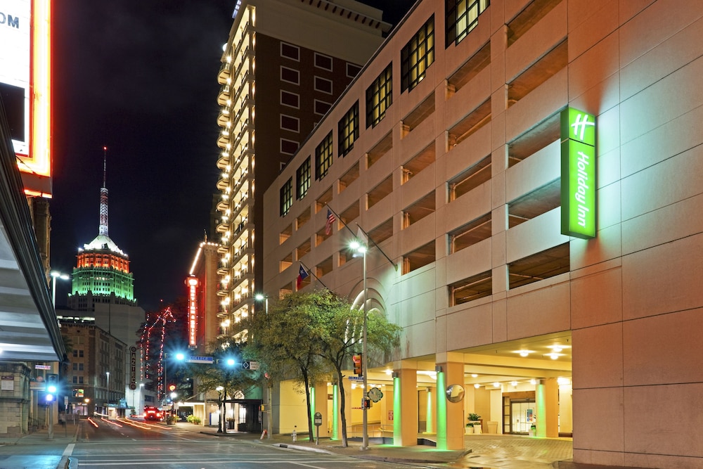 Holiday Inn San Antonio-Riverwalk 8/65