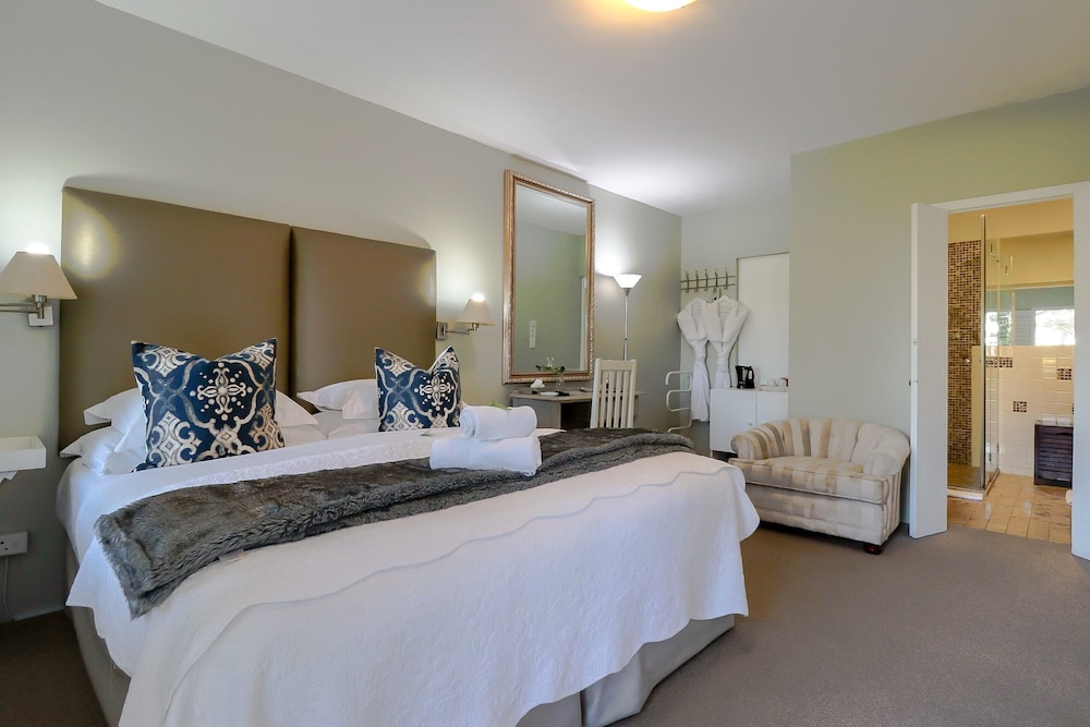 Hermanus Lodge on the Green 15/72