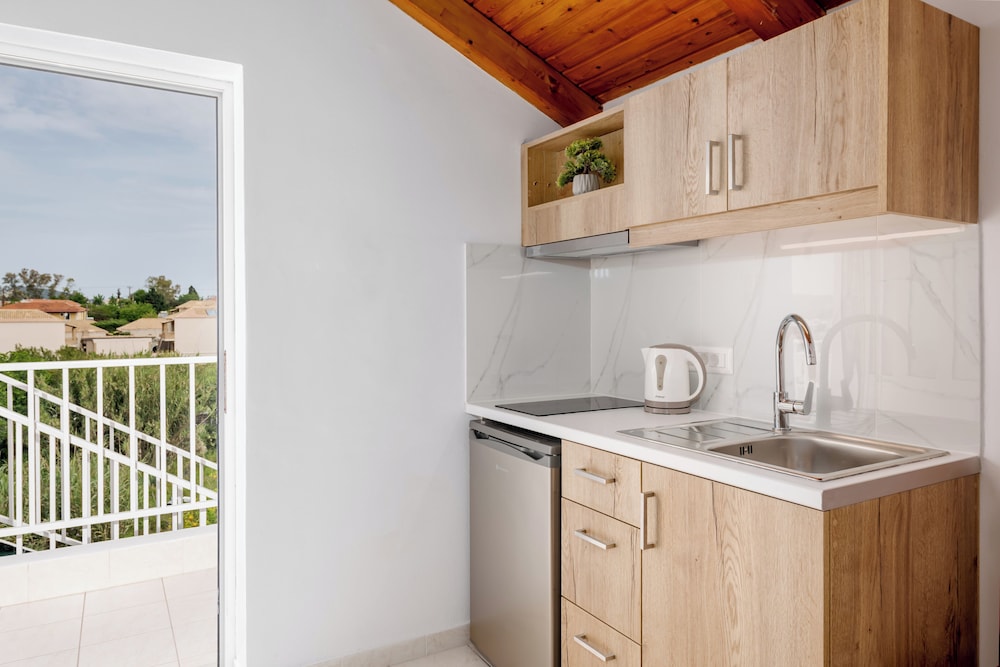 Antonis Apartments 48/50