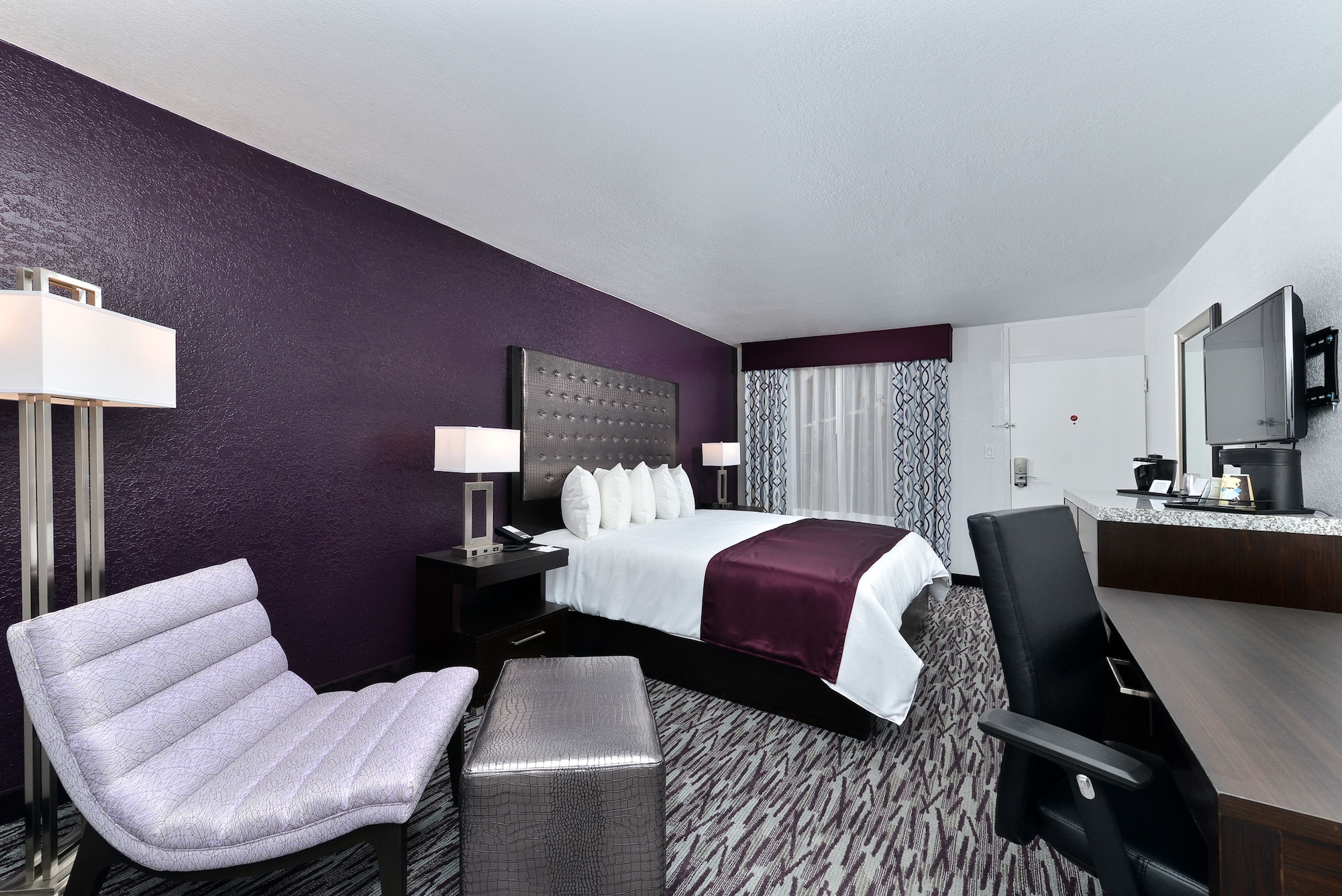 غرفة قياسية بسرير كينج، Clarion Inn & Suites Across From Universal Orlando Resort 10/10