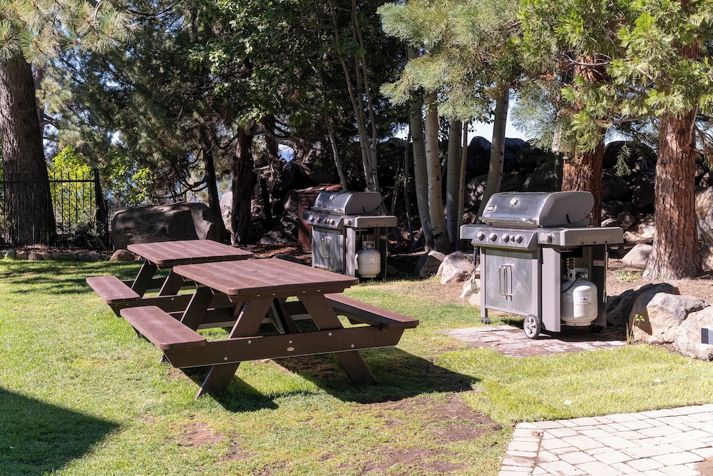 Red Wolf Lakeside Lodge 49/60