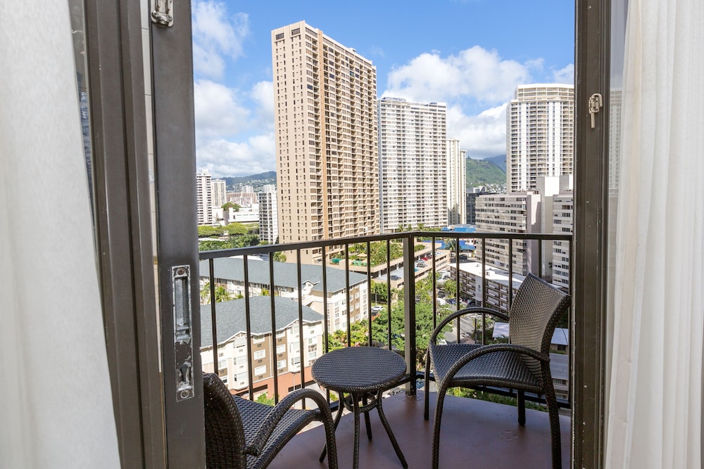 AQUA PALMS WAIKIKI 27/41