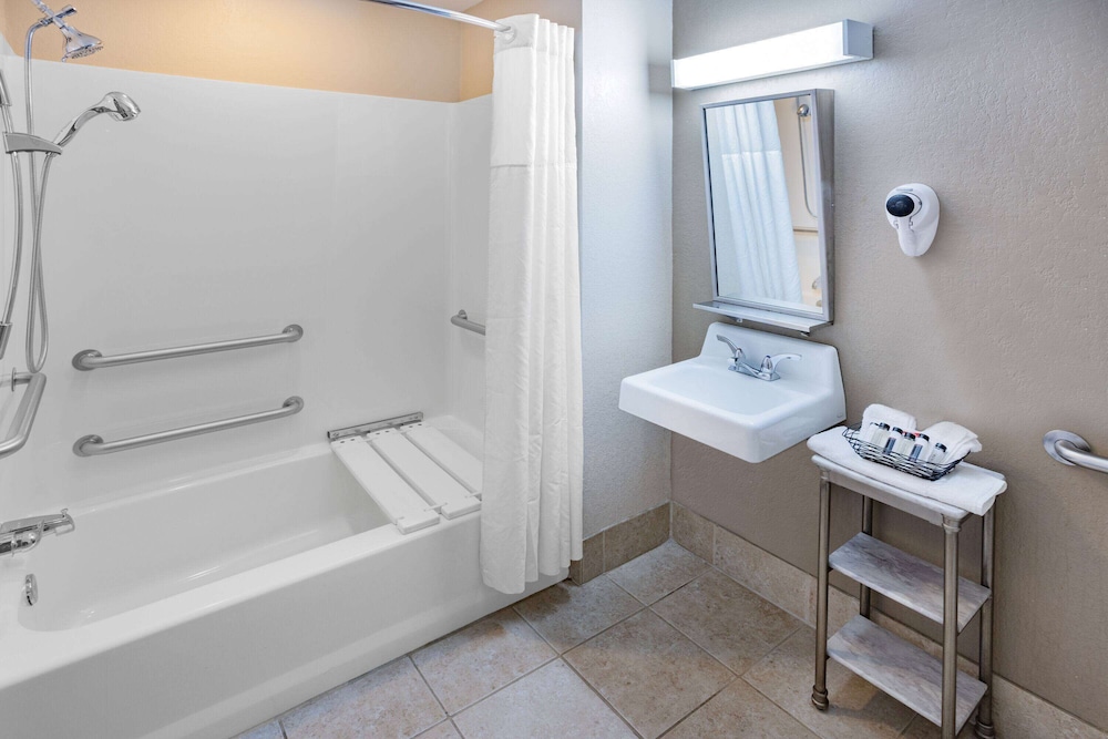 Microtel Inn & Suites By Wyndham Johnstown 8/37