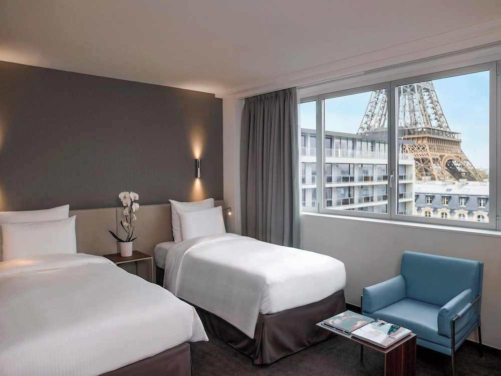 SUPERIOR, TWIN BEDS, EIFFEL VIEW, HIGH FLOOR