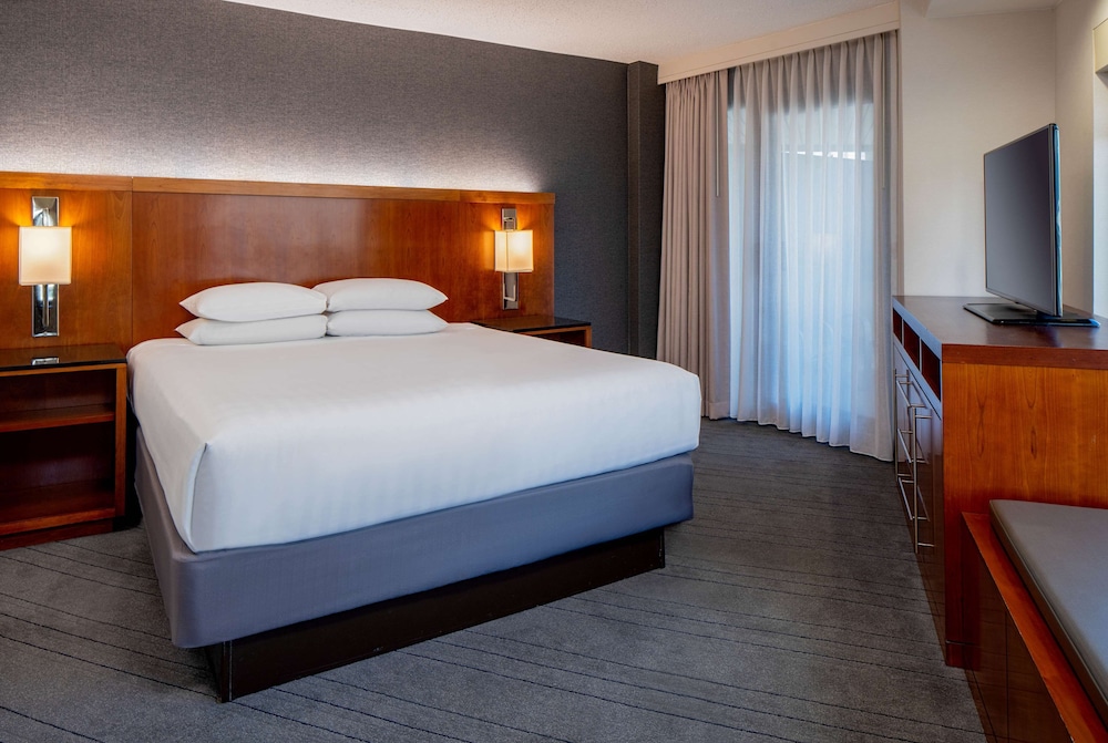 Hyatt Regency Crystal City 16/70