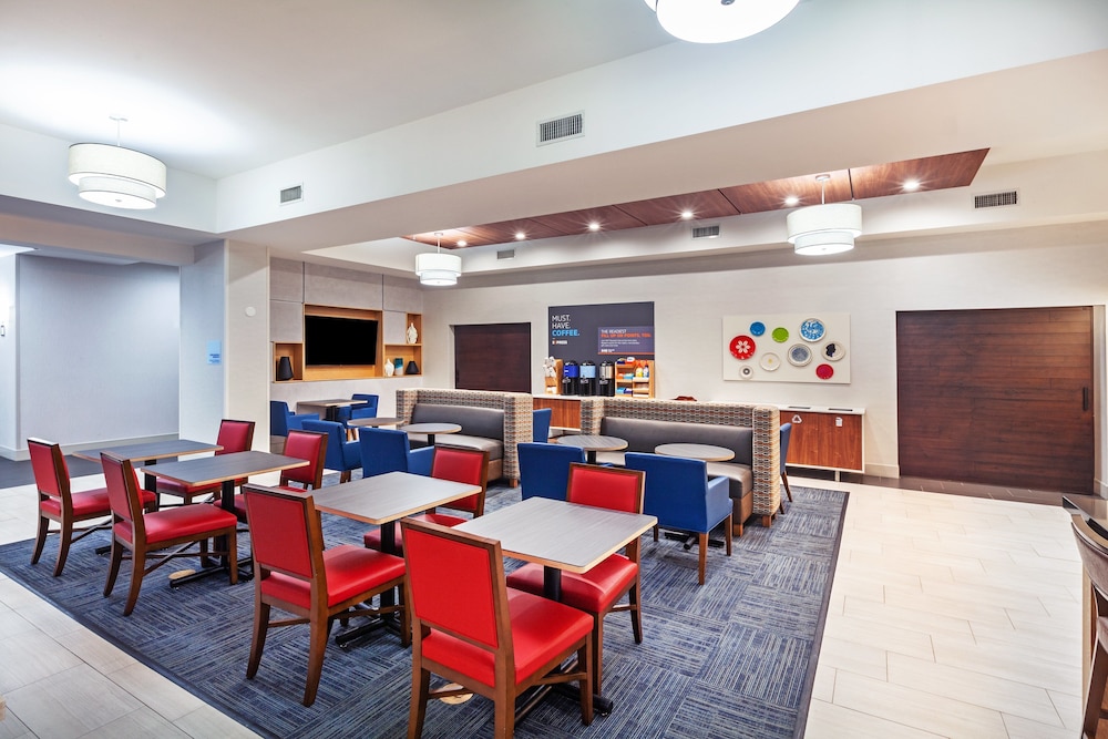 Holiday Inn Express & Suites Port Arthur Central-Mall Area 48/52