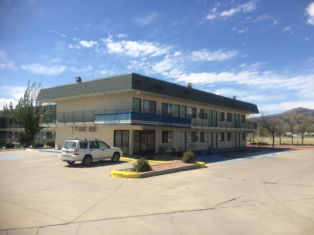 Travelodge By Wyndham Raton 33/37