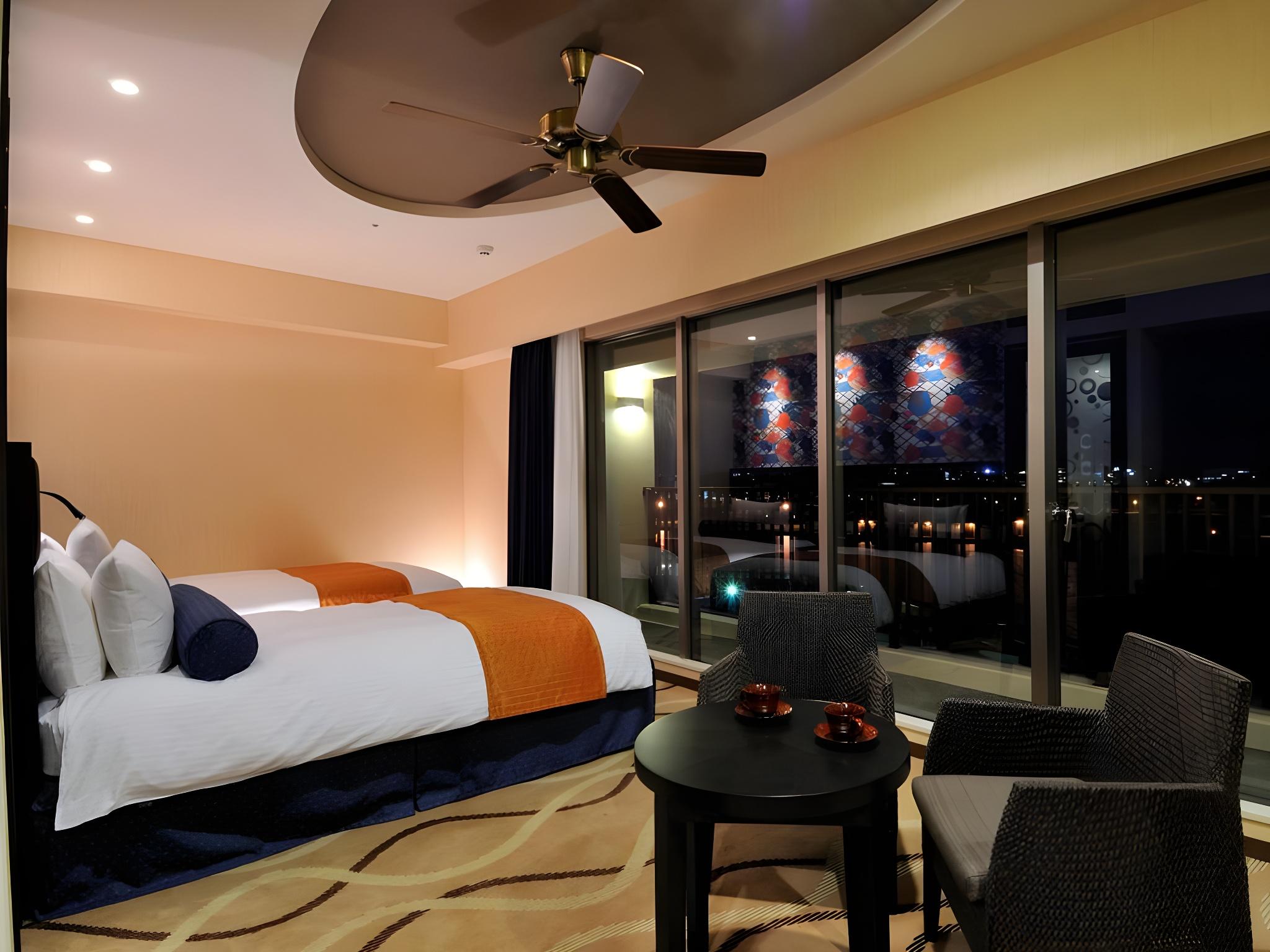 Deluxe, Twin Beds, Tower Wing