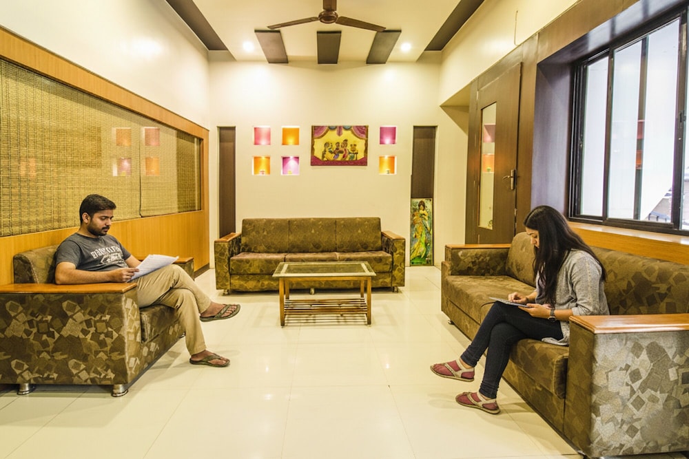 Oyo 11601 Hotel Karishma 18/21