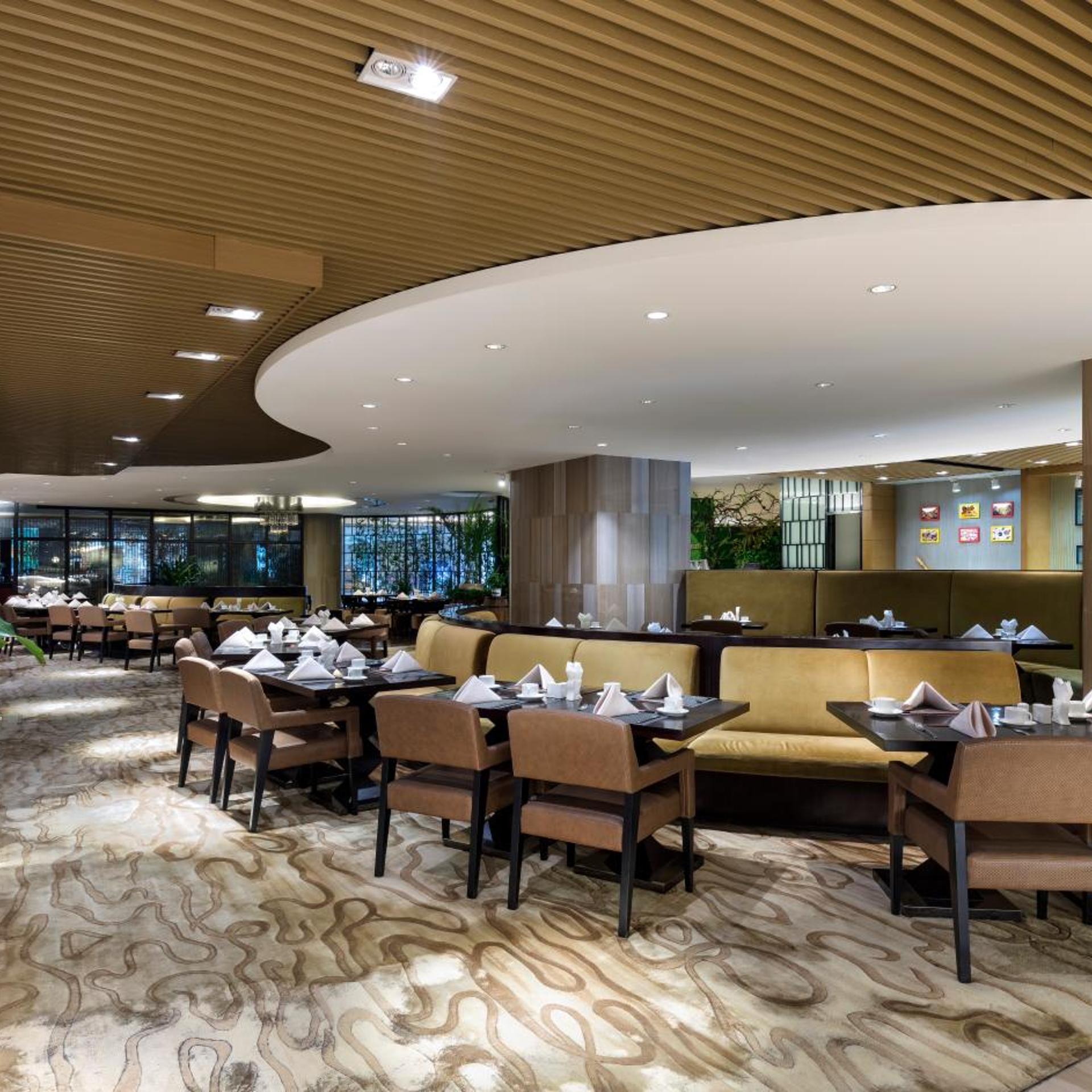 Longchamp Garden Hotel 28/35