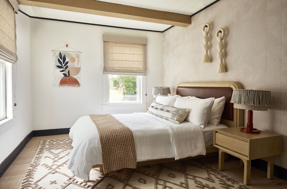 1 Bedroom, Chappy House, Suite, Queen Bed