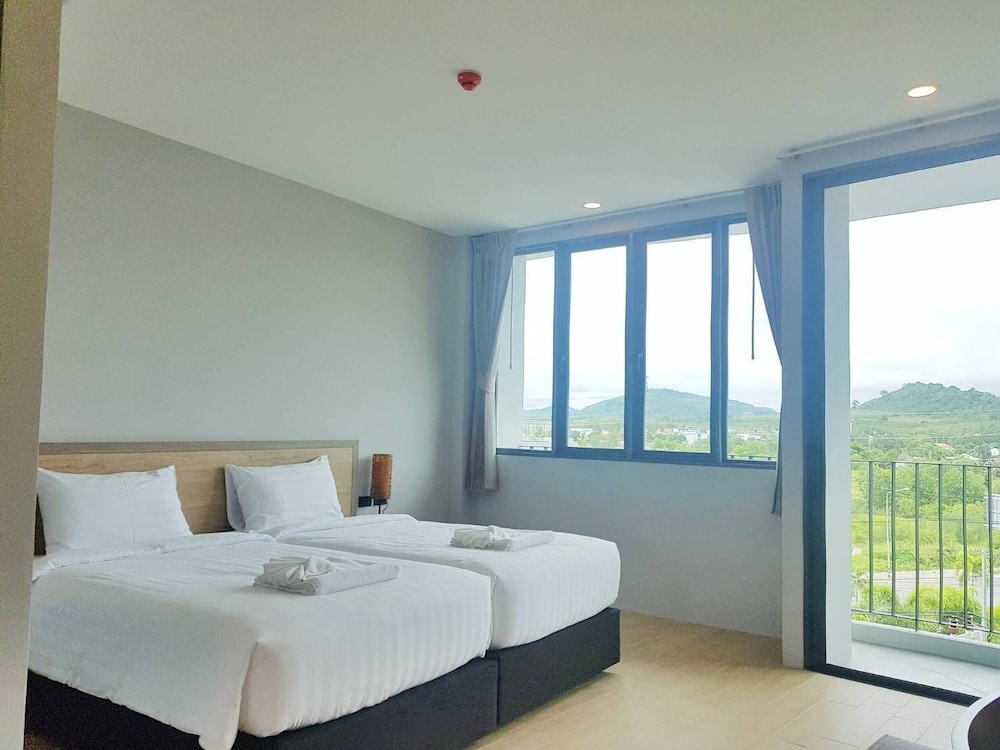 Atom Phuket Hotel -SHA Plus 25/50