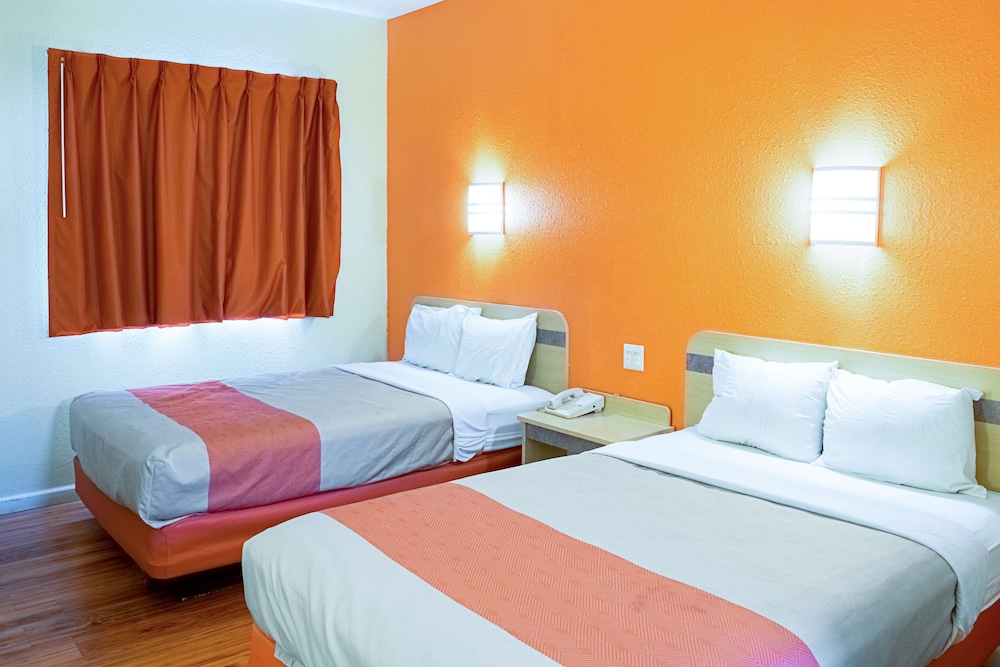 Motel6 Seymour, IN - North 15/51