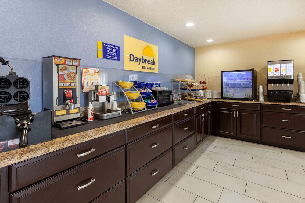 Travelodge by Wyndham Charles Town / Harpers Ferry 8/28