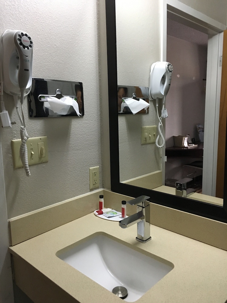 Microtel Inn & Suites by Wyndham Murfreesboro 17/24