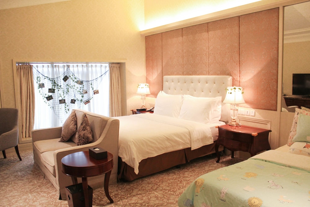The Carp Islet Resort 13/70