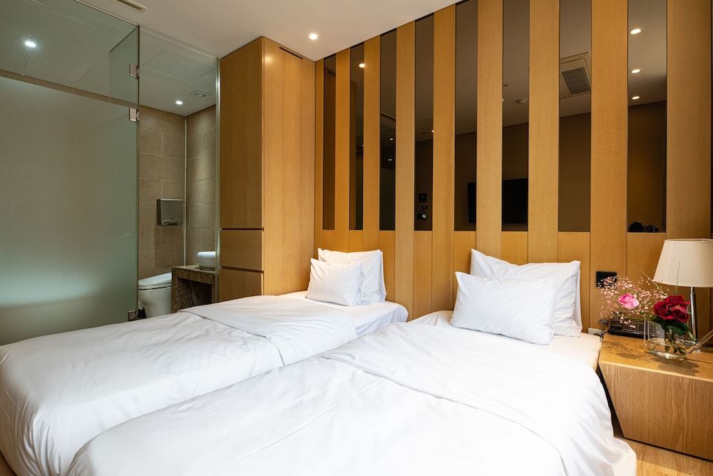 Hotel The Designers Hongdae 20/80