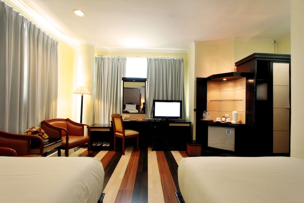 Pandanaran Hotel Semarang 30/60