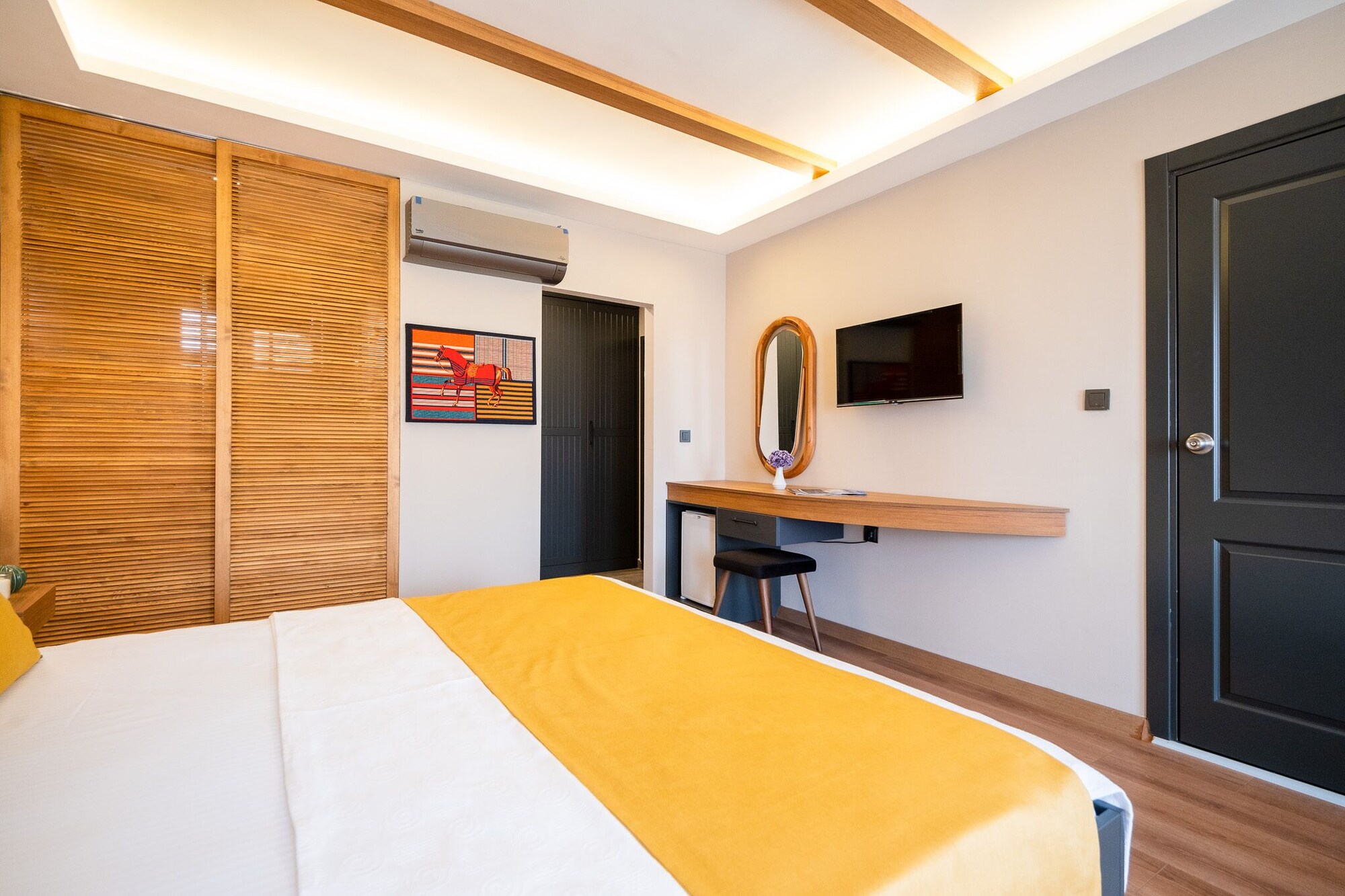 DELUXE, DOUBLE BED