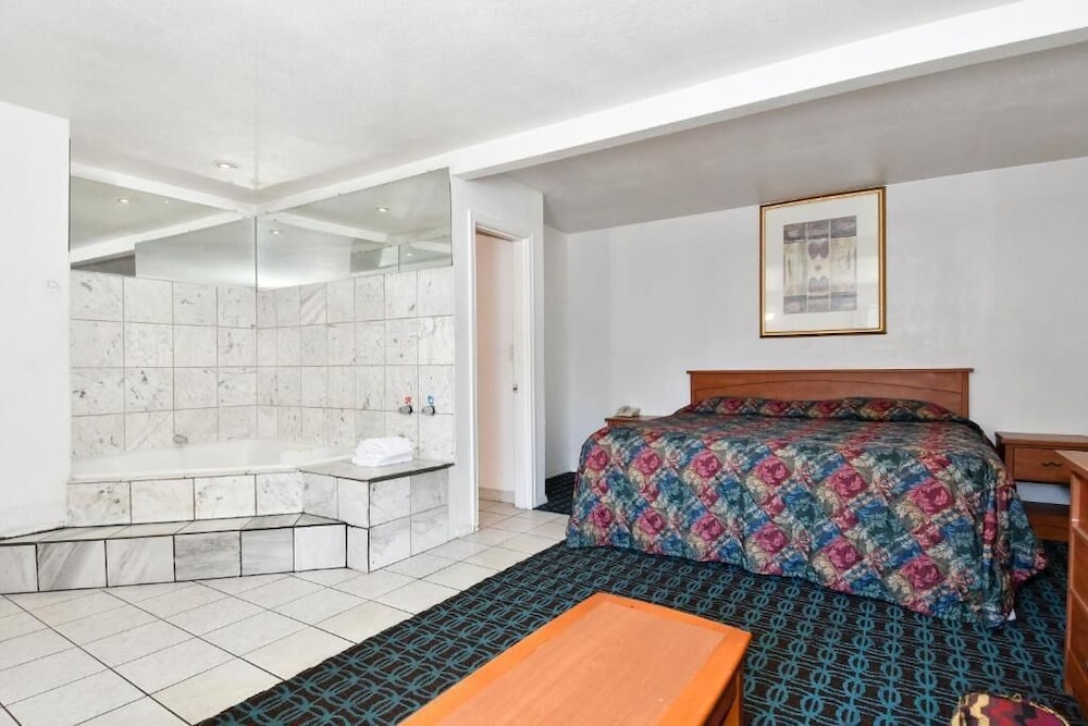 Budget Motel 10/22