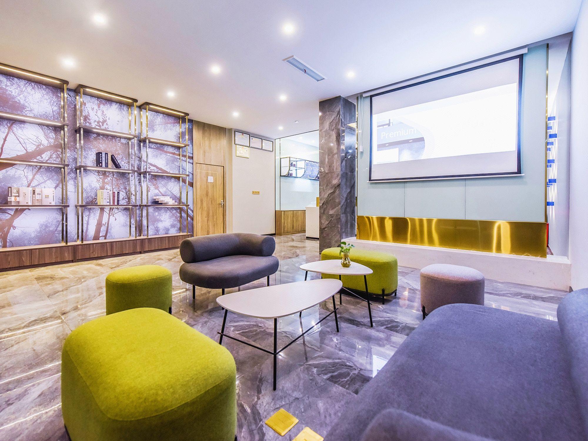 7 Days Inn (Rongchang Commercial Pedestrian Street) 25/28