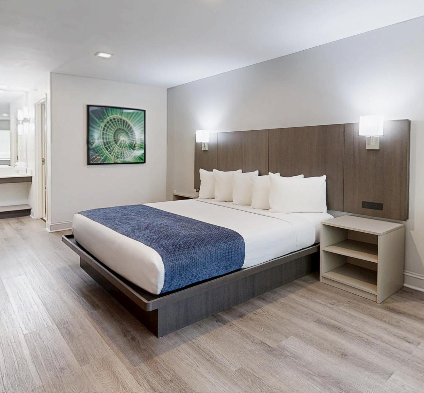 Renovated, Superior, King Bed, Pool View