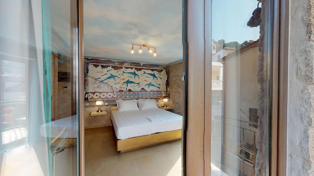 Elite, Suite, King Bed, Pool View, Leda Suites 5/6