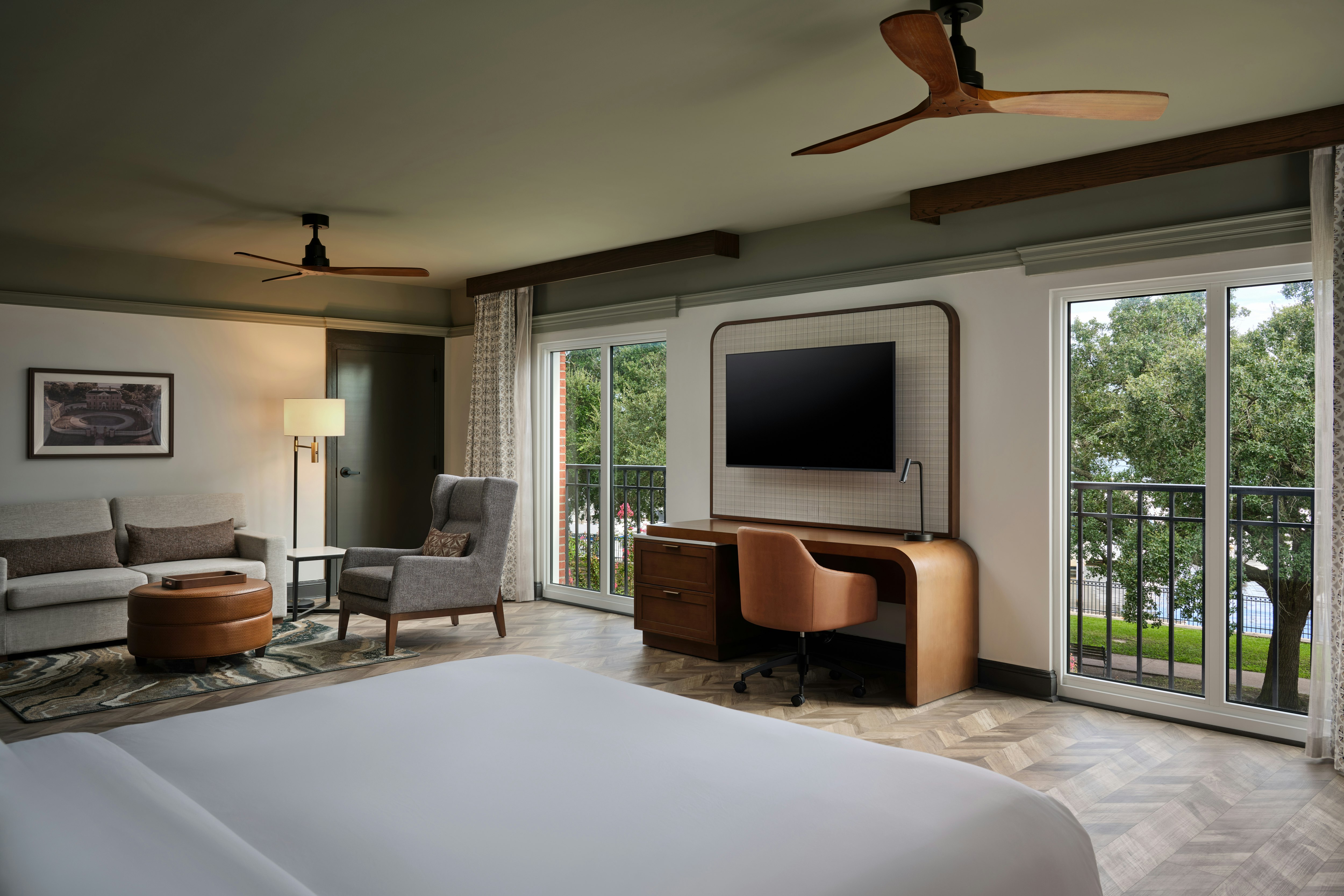 Studio, Suite, King Bed, Water View